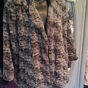 Elegant Black and Gray Patterned Faux Fur Women's Jacket